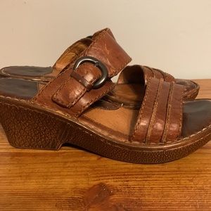 Born Woman’s size 8 Leather Sandals